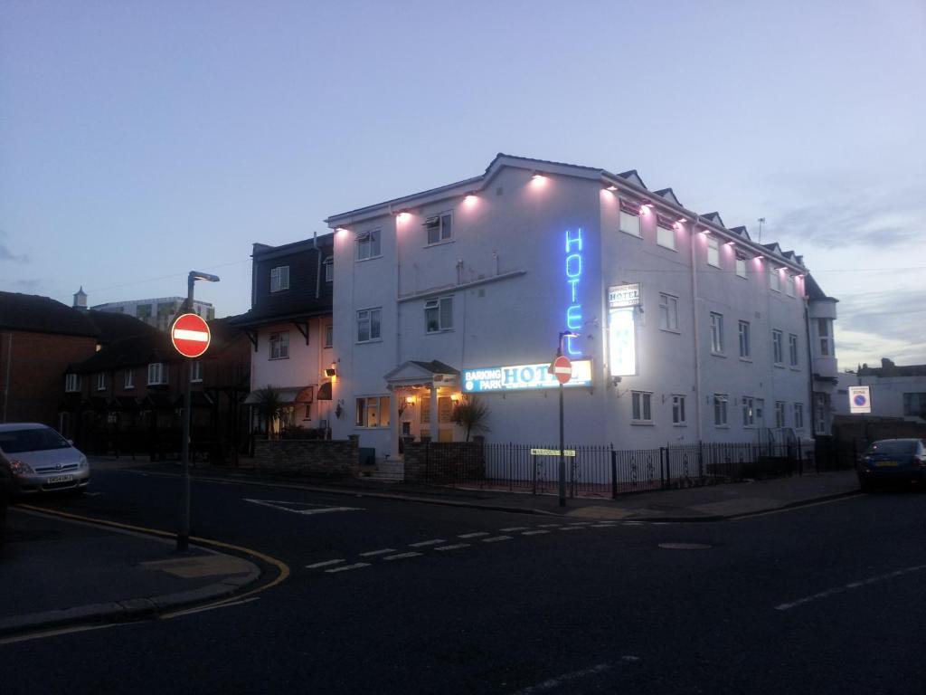 Barking Park Hotel Экстерьер фото